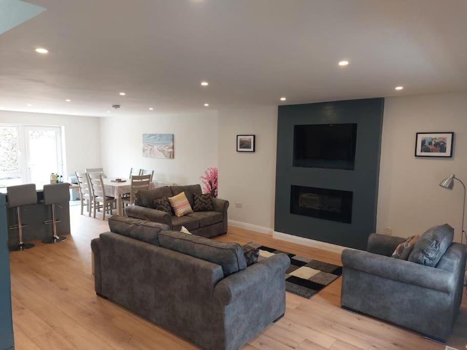 Stunning New 3 Bed Townhouse Hébergement de vacances Belmullet